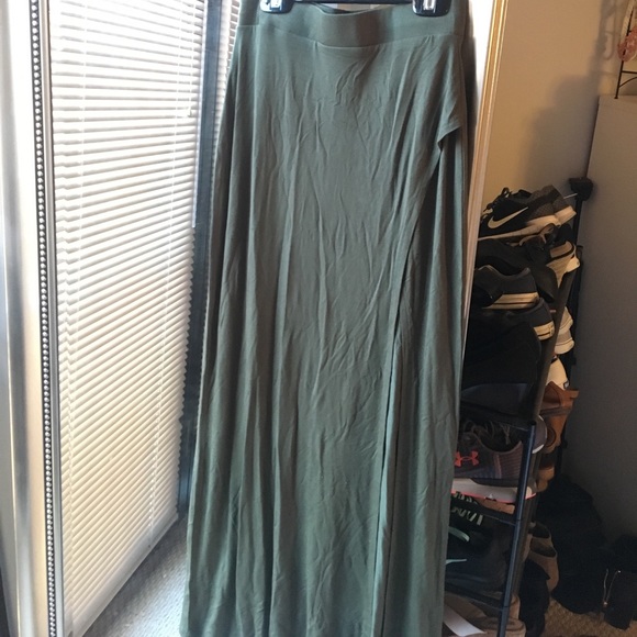 Military green Charlotte Russe maxi skirt - xs - Picture 2 of 7